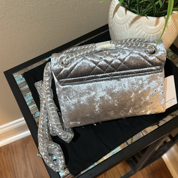 Kurt Geiger London Mini Brixton Lock Bag
Kurt Geiger London - Picture 4 of 15